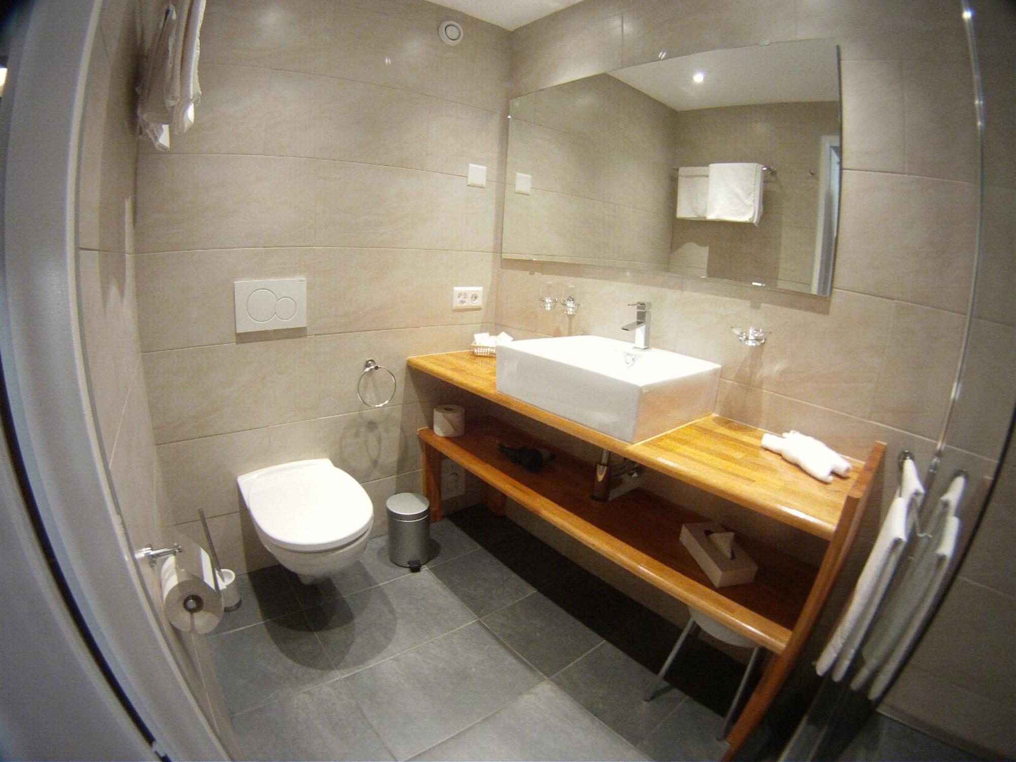 Cresta Hotel